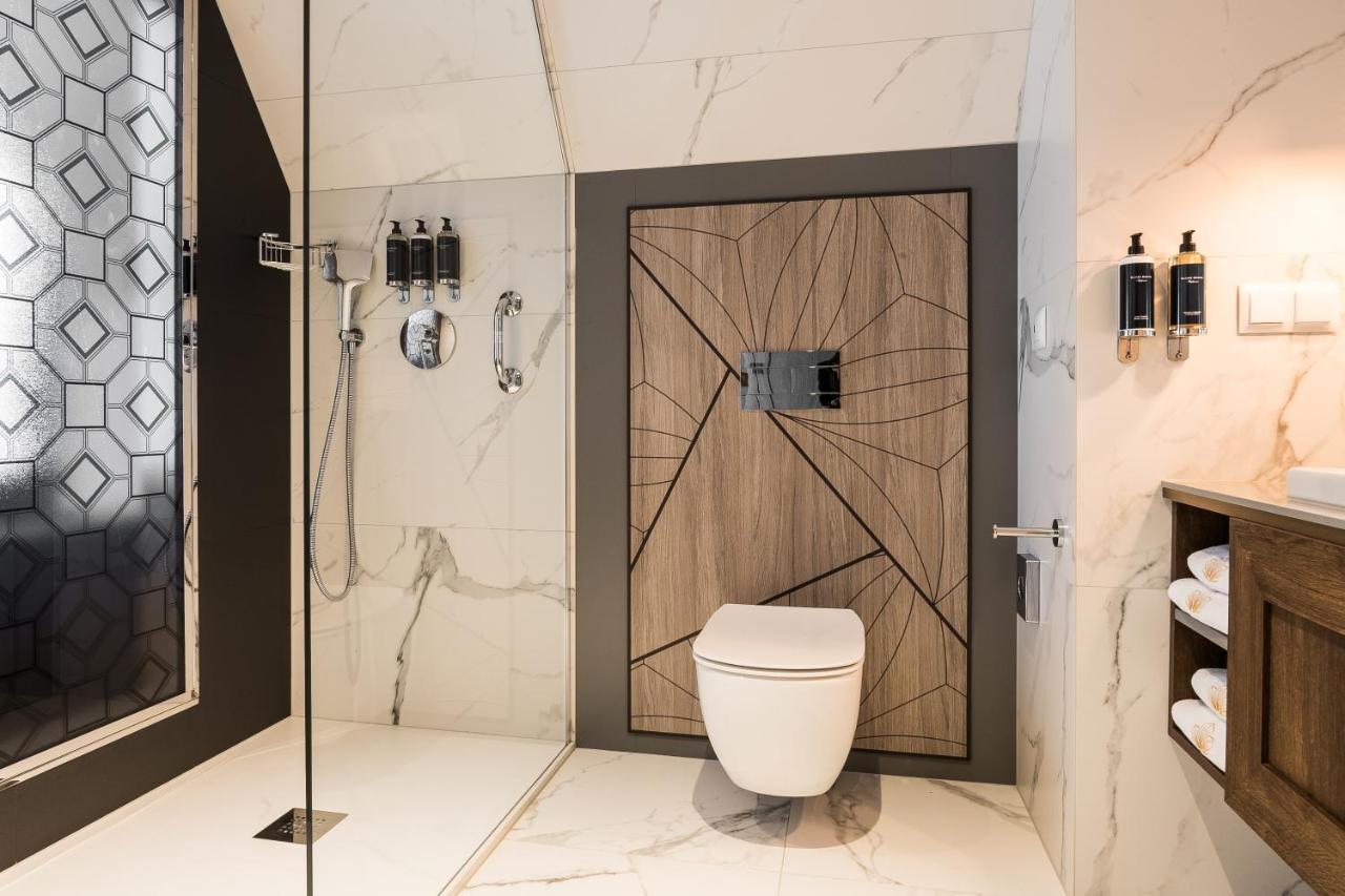 Nosalowy Park Hotel & Spa Zakopane Esterno foto A modern bathroom