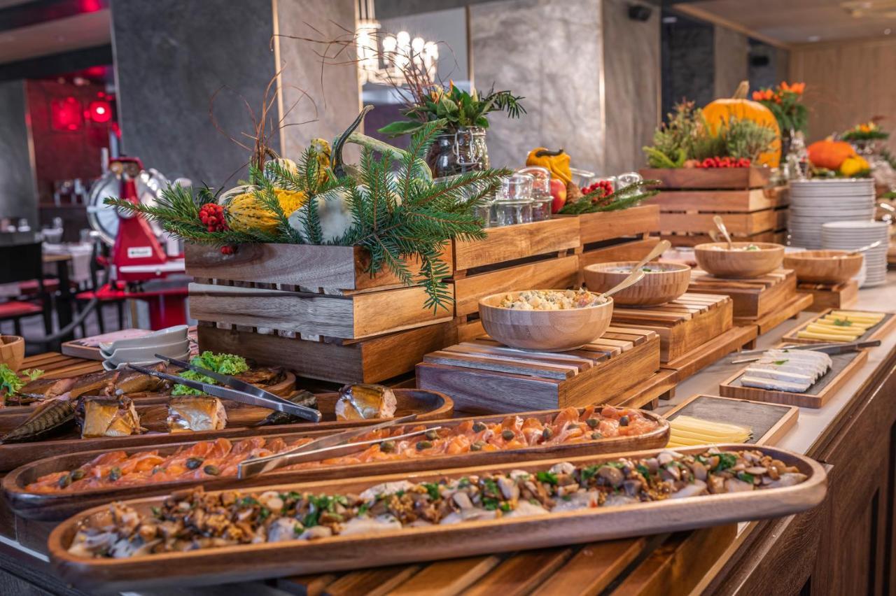Nosalowy Park Hotel & Spa Zakopane Esterno foto A buffet at a restaurant